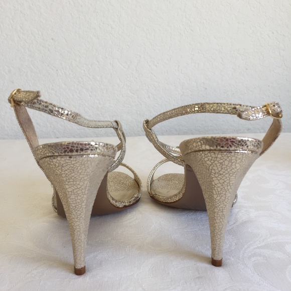 Claudia Ciuti gold flower appliqué sandals - Picture 5 of 8